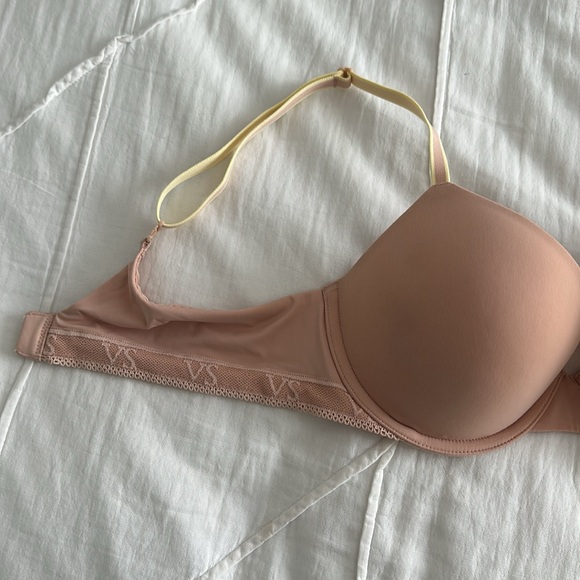 VS Pink WEAR EVERYWHERE LIGHTLY LINED T-SHIRT BRA NUDE sz 34C - Picture 2 of 4